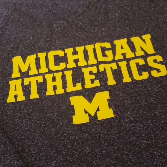 GO BLUE 💙💛💥University of Michigan shirt - Picture 3 of 7